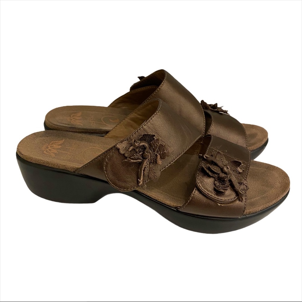 DANSKO slides 2-strap flower embellished bronze 9